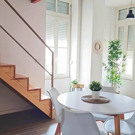 Mezzanine With Courtyard In *