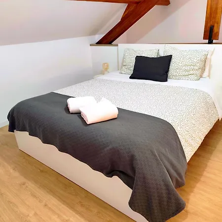 Apartment Mezzanine With Courtyard In N 29 *