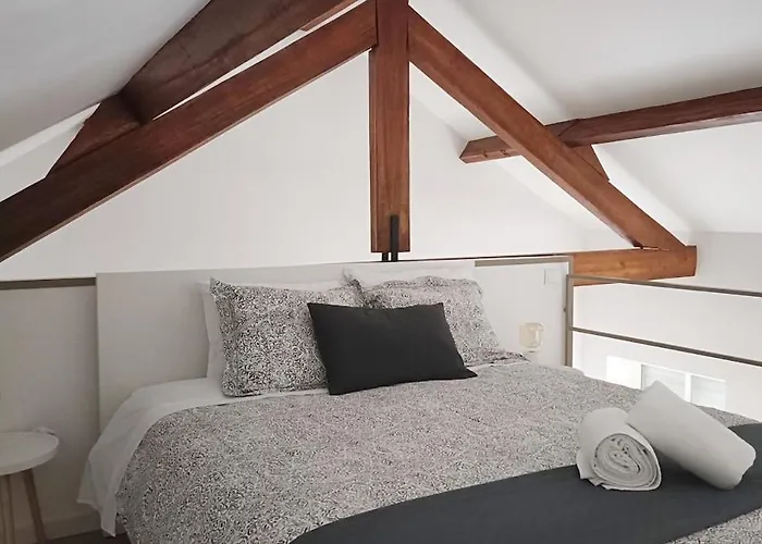 Daire Mezzanine With Courtyard In