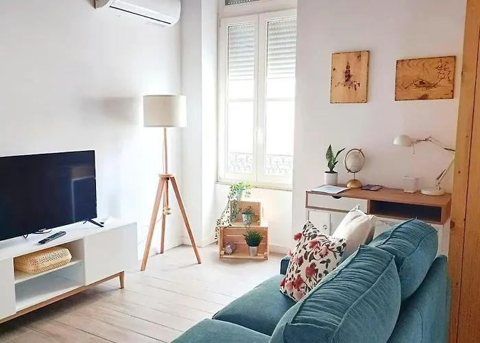 Mezzanine With Courtyard In