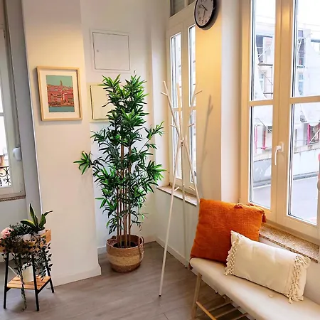 Appartement Mezzanine With Courtyard In N 29 *