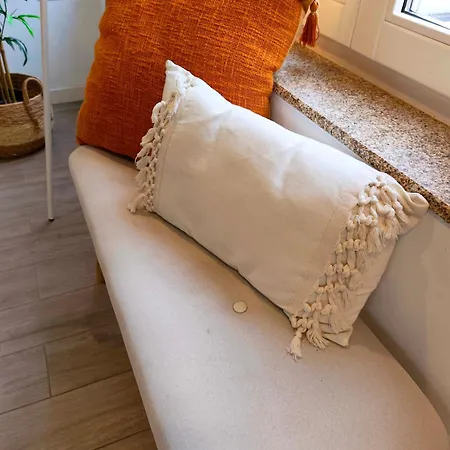 Mezzanine With Courtyard In N 29 * Porto