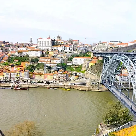 Mezzanine With Courtyard In N 29 Appartement Oporto
