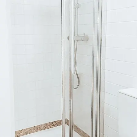 Mezzanine With Courtyard In *