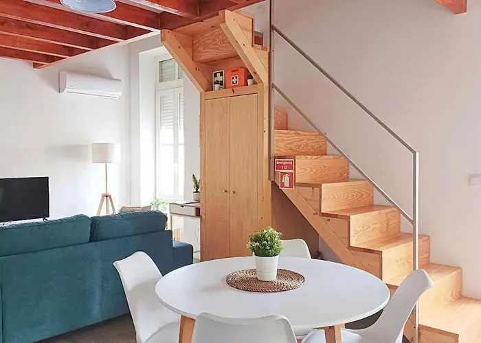 Mezzanine With Courtyard In * بورتو