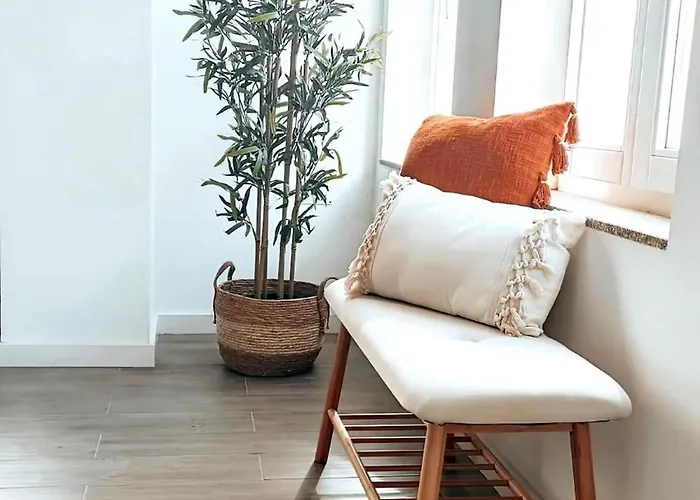 Mezzanine With Courtyard In بورتو